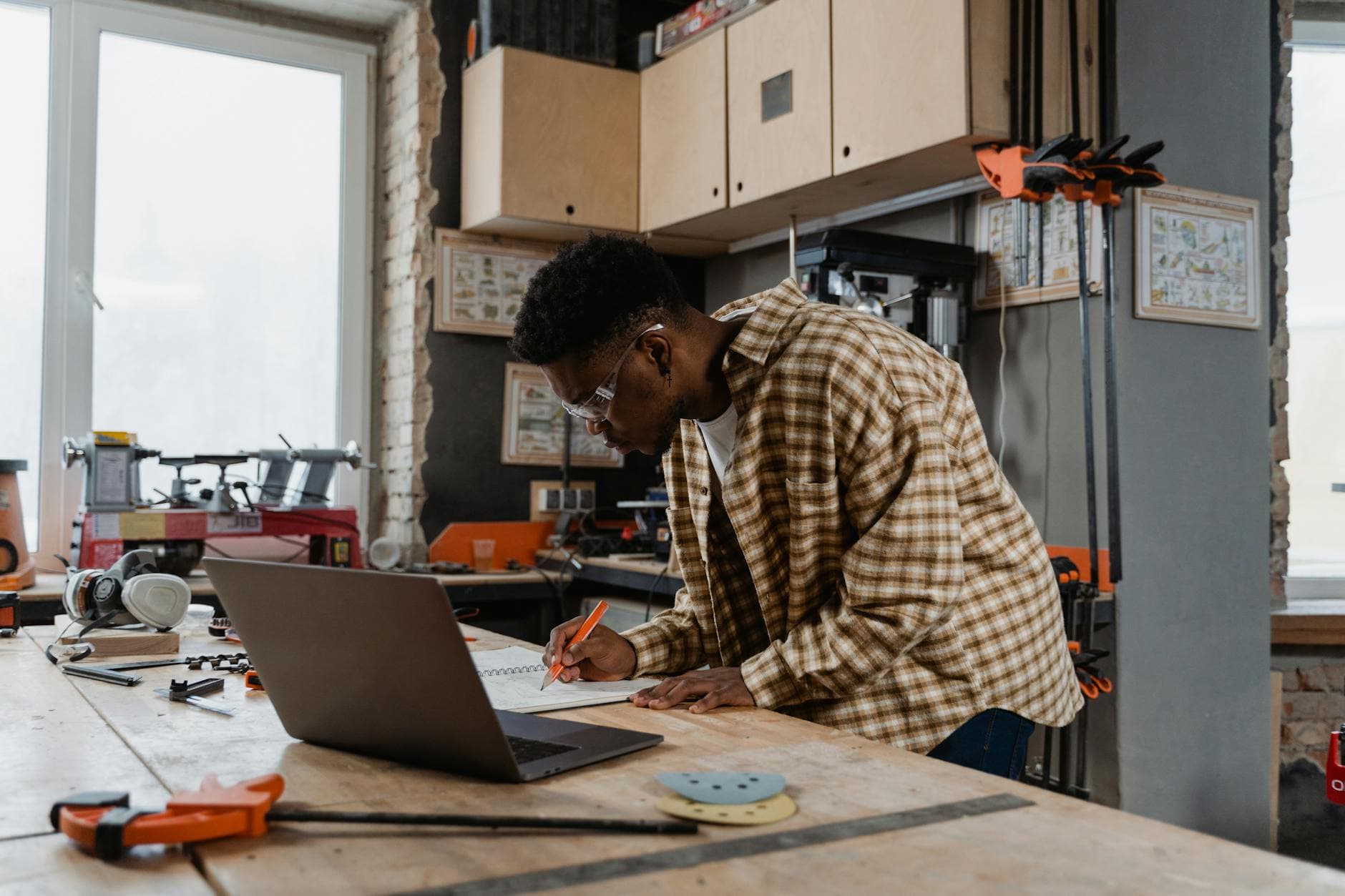 Best Side Hustles for Students (No Skills Needed) supporting image