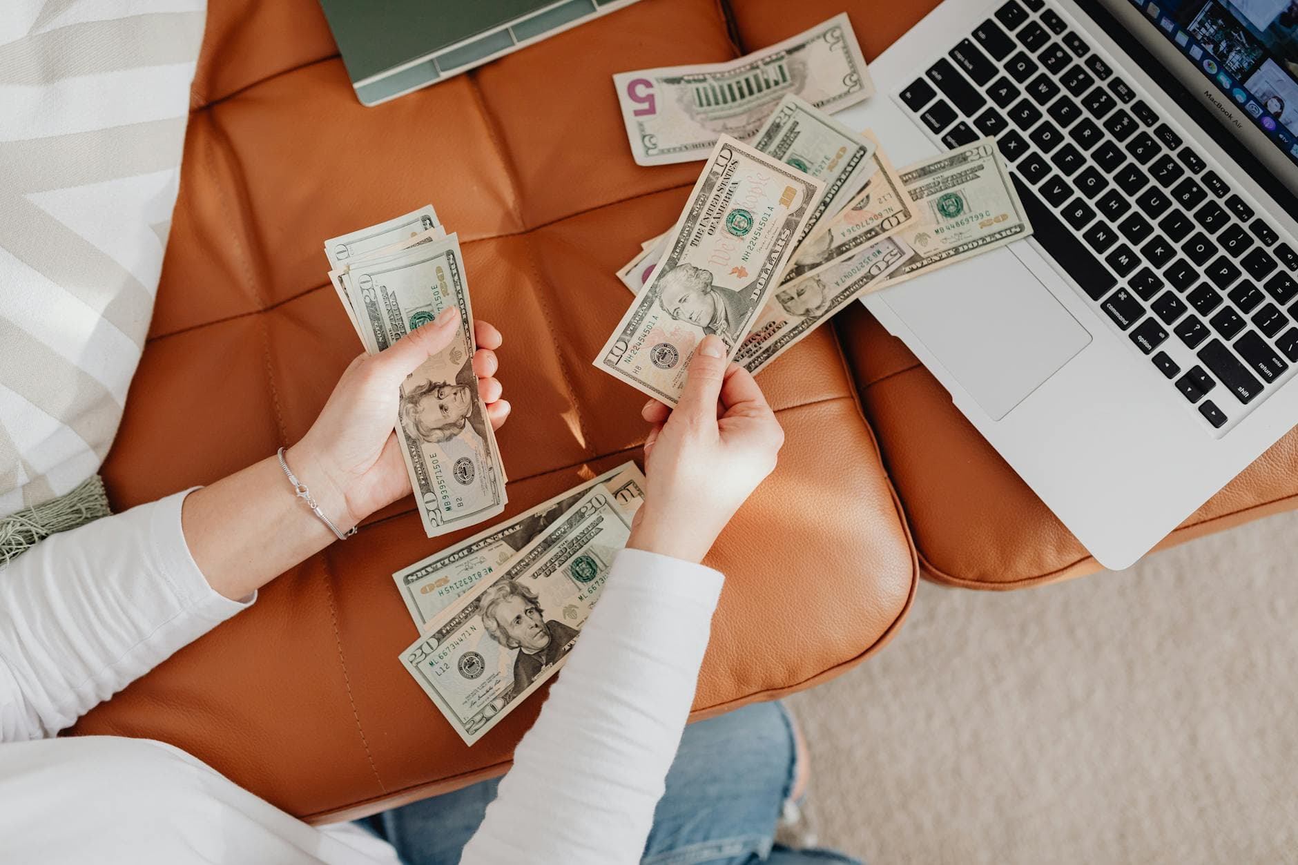Daily Income Methods Using Online Tools supporting image