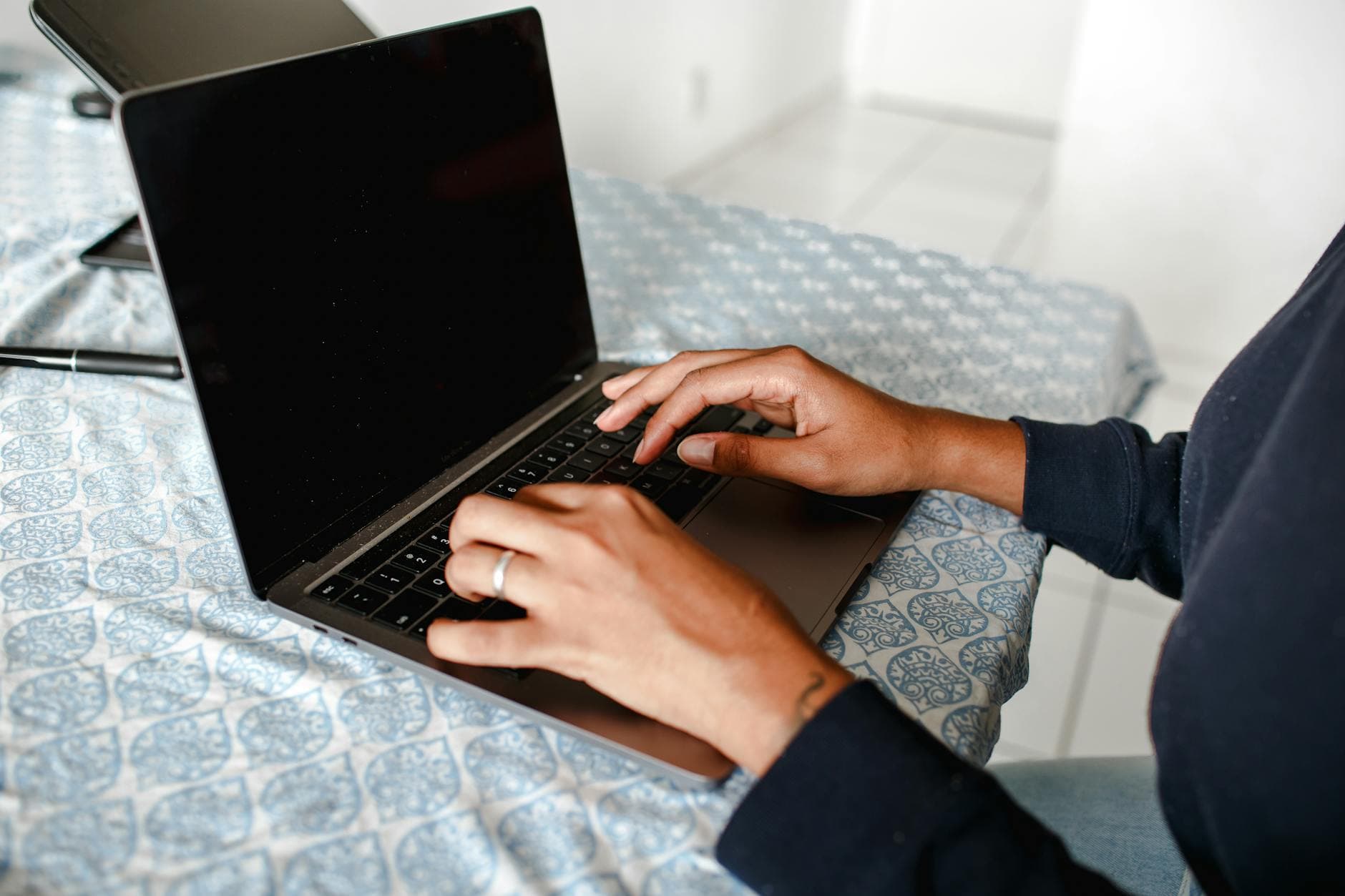 Entry Level Remote Jobs That Pay Well supporting image