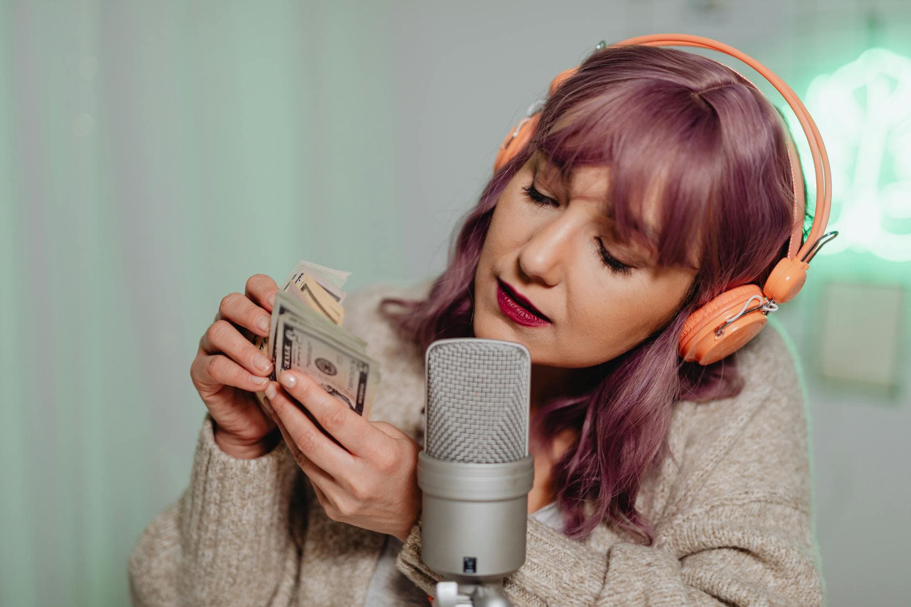 How Creators Make Money Online (Full Breakdown) supporting image