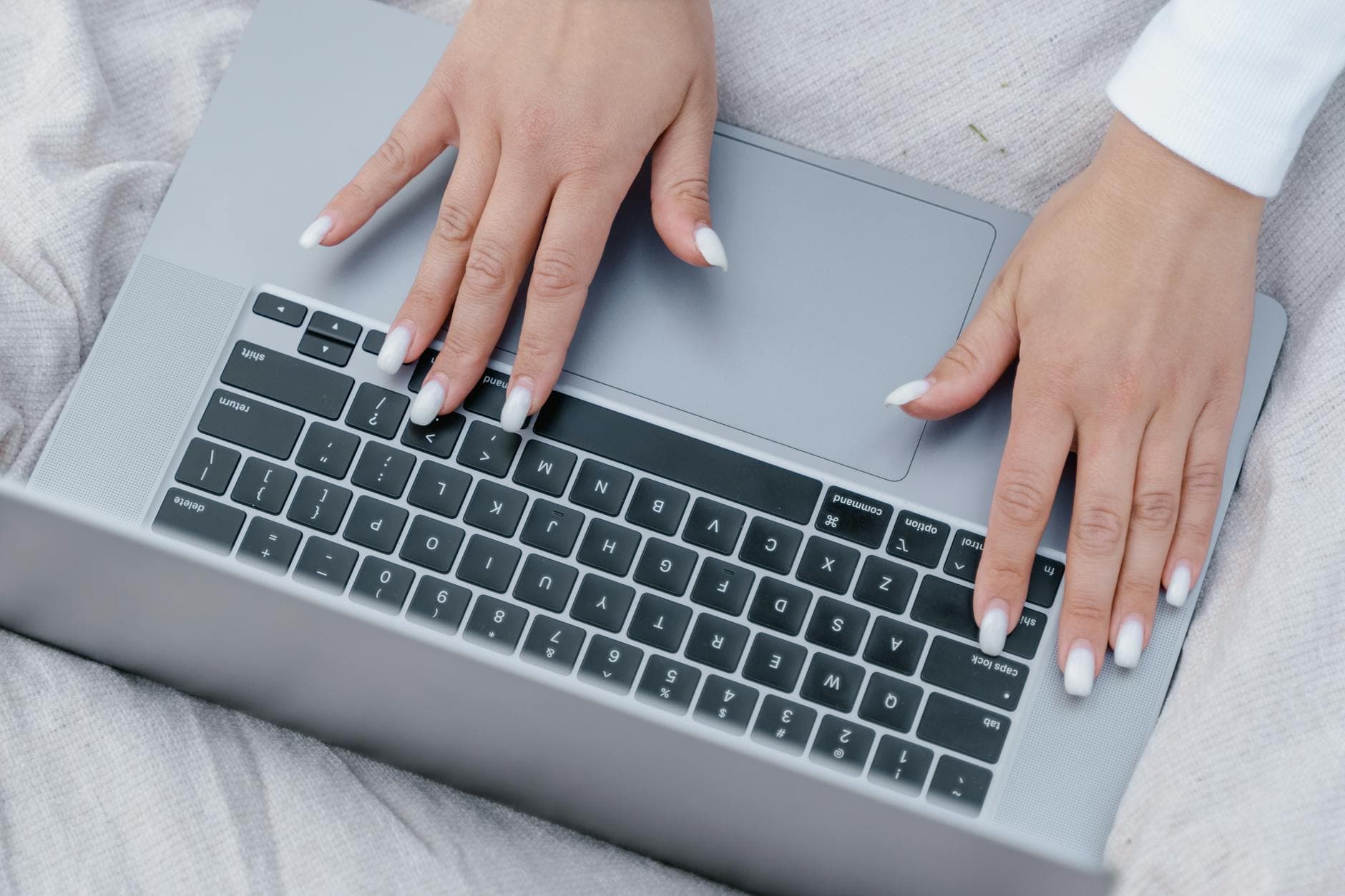 How to Get Your First Online Job Fast supporting image